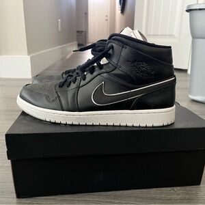 Nike Black and White Men's Sneakers